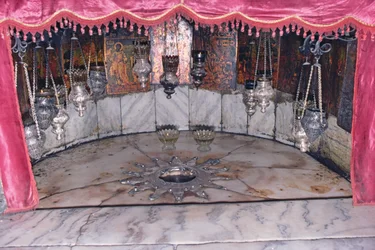 Der Stern von Bethlehem in der Grotte der Geburt